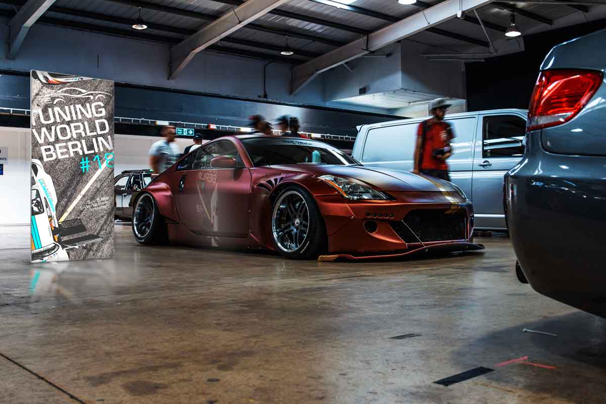 PIXLIP POP lightbox at an event